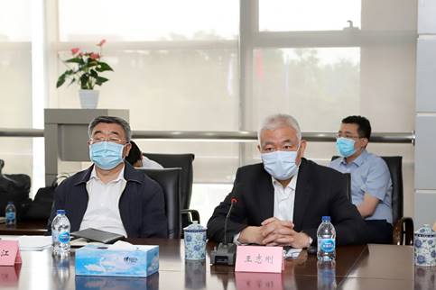 市长会议调研听取科学家的汇报与建议